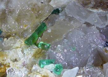 MMP1-06 Gem in quartz