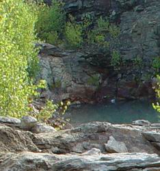 Pegmatite plunges in Plumbago pit